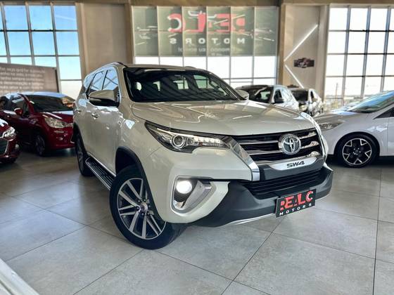 TOYOTA HILUX SW4 2.8 SRX 4X4 16V TURBO INTERCOOLER DIESEL 4P AUTOMÁTICO